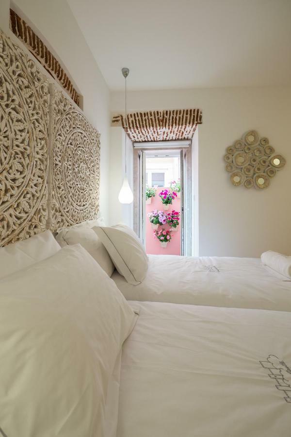 Sunshine House - Exclusive Apartment - Home By The Castle Lissabon Exterior foto