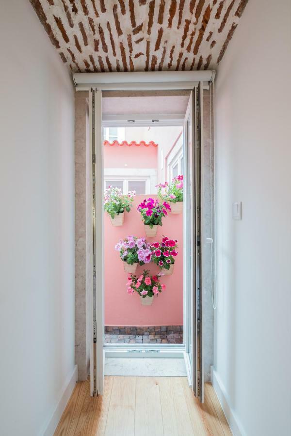 Sunshine House - Exclusive Apartment - Home By The Castle Lissabon Exterior foto